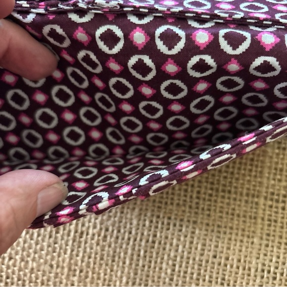 Vera Bradley Cupcake Pink Crossbody Wallet Coin Purse Strap Magnetic  9"x4" - Picture 4 of 9